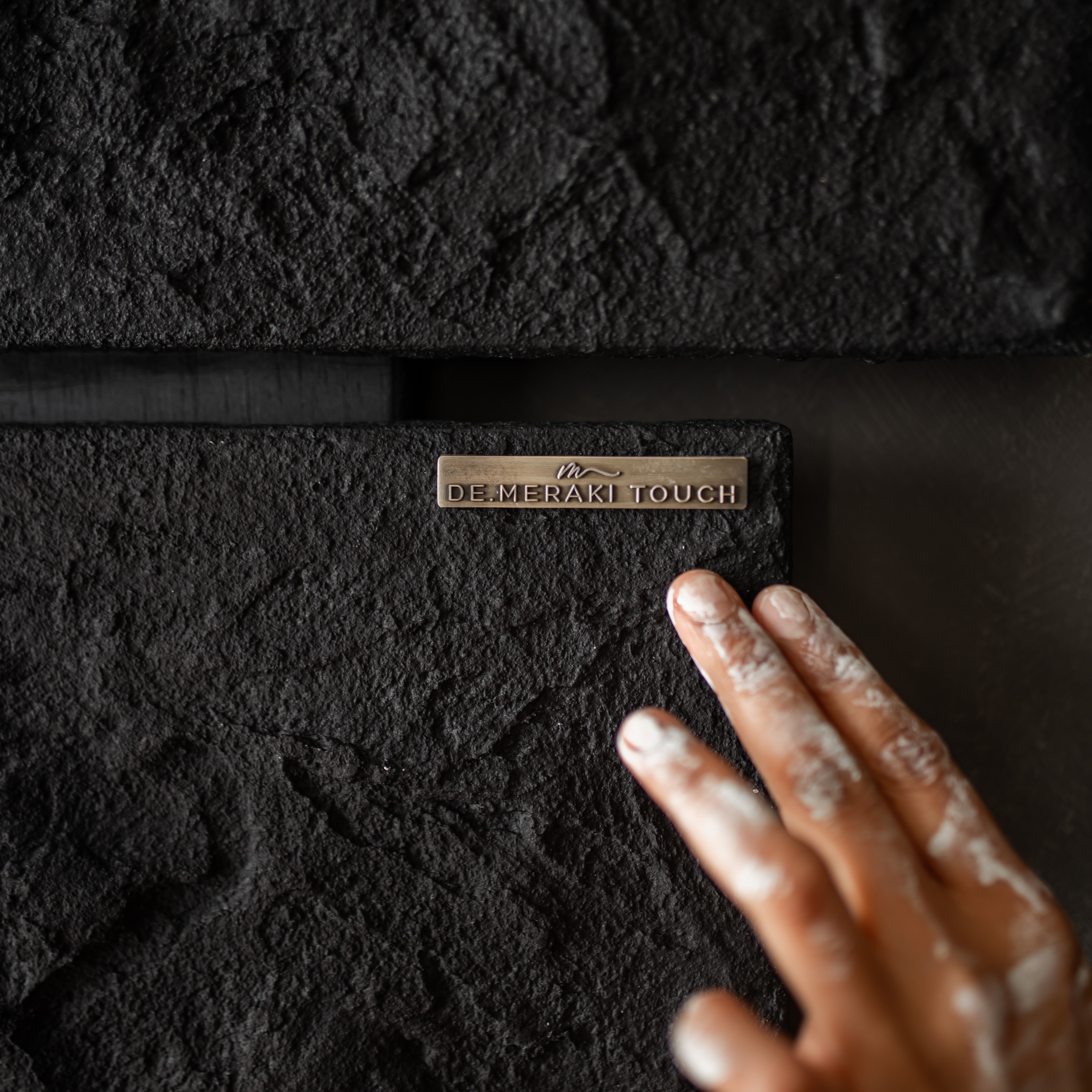 De. Meraki Touch | Artiste Contemporain : Oeuvres & Biographie