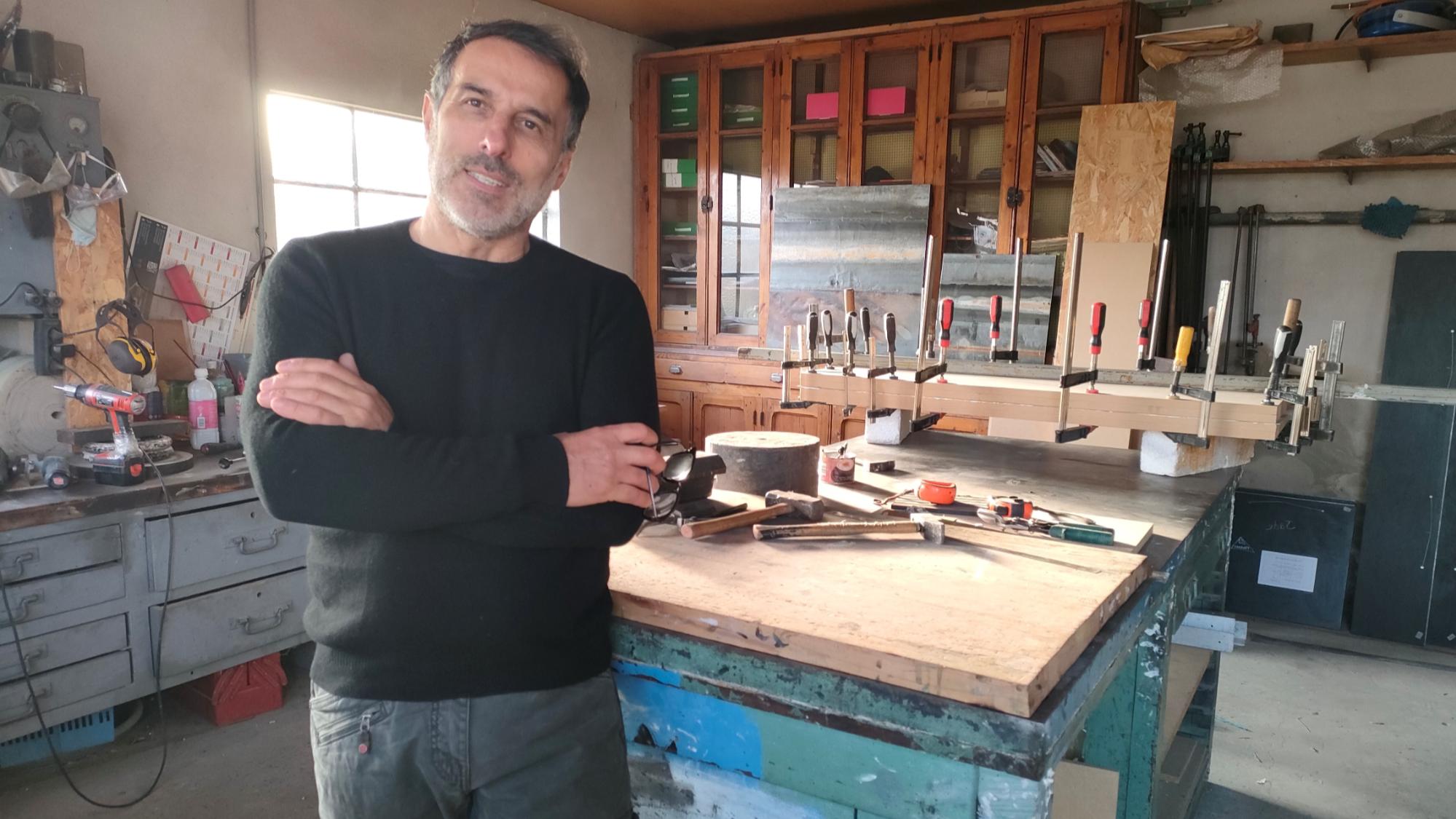 Manconi Gil | Artiste Contemporain : Oeuvres & Biographie