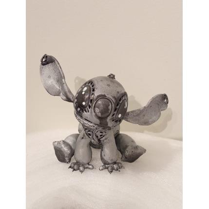 Sculpture Silver stitch par Mikhel Julien | Sculpture Pop-art Graffiti, Résine