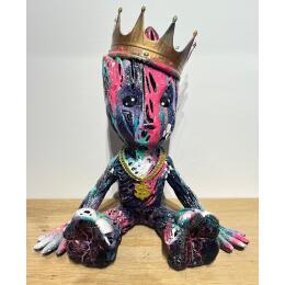 Sculpture AURORA GROOT KING OF STREET par Mikhel Julien | Sculpture Pop-art Graffiti, Résine